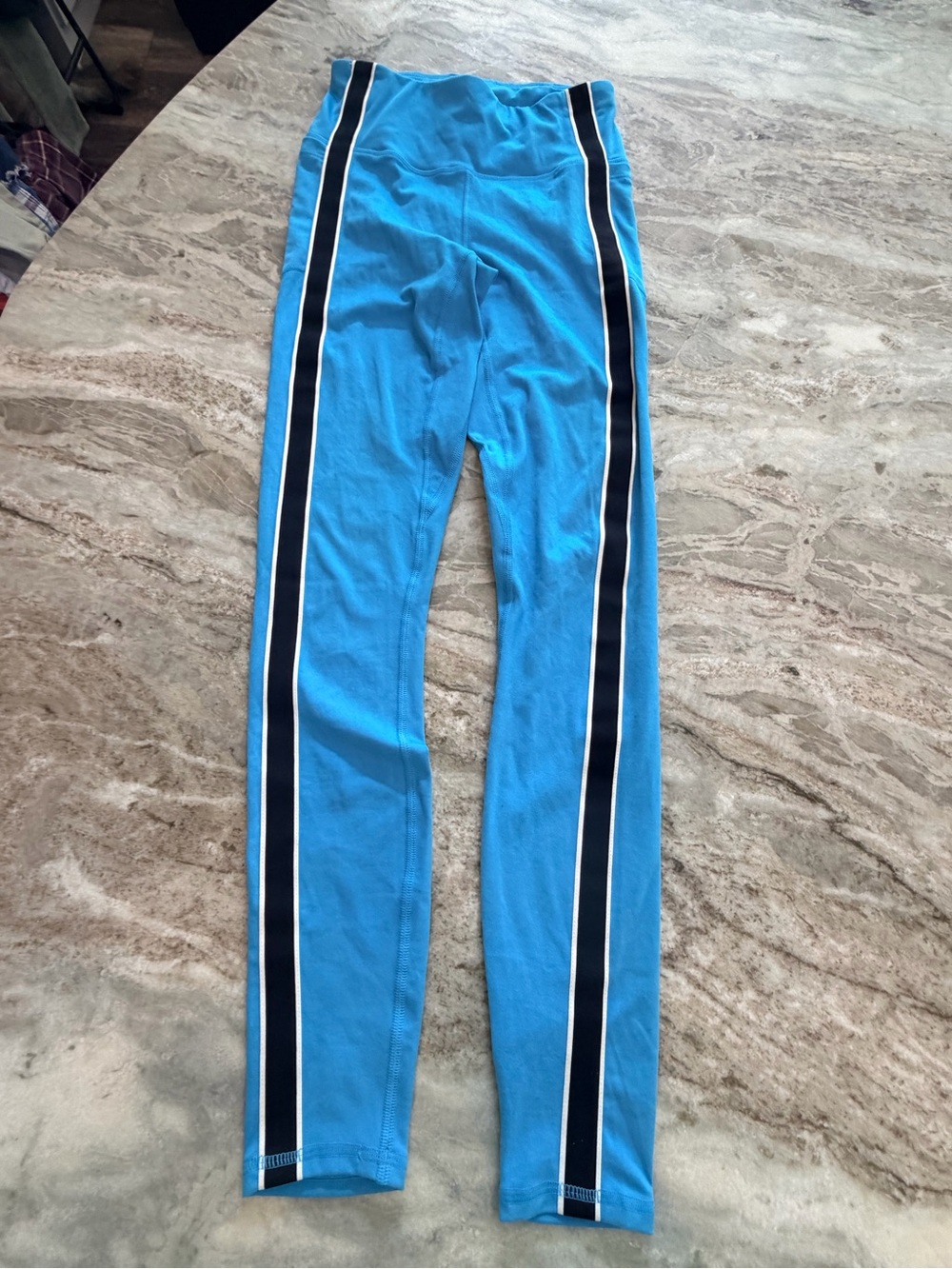 Under Armour Women’s Small Blue Compression  Side Stripe Athletic Workout Pants